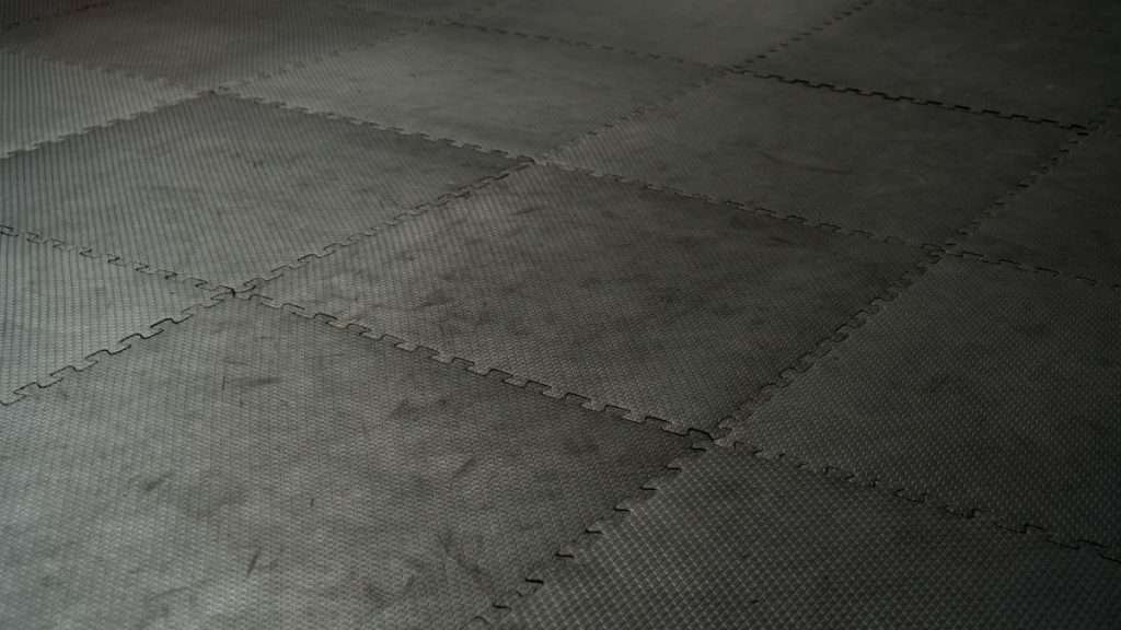 Anti-slip floor tiles designed for ergonomic comfort in a safe workshop.