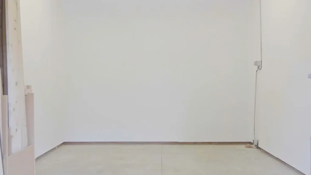 Can you start woodworking with no experience by following a documented workshop build from an empty garage